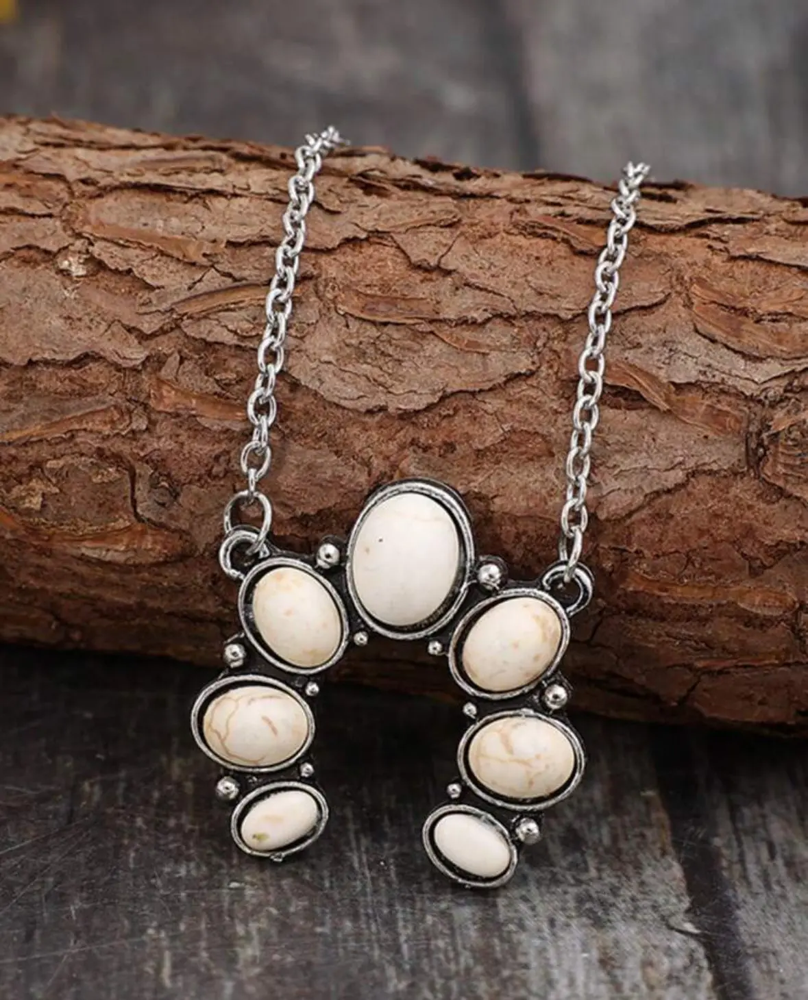 Simple White Squash Necklace 1