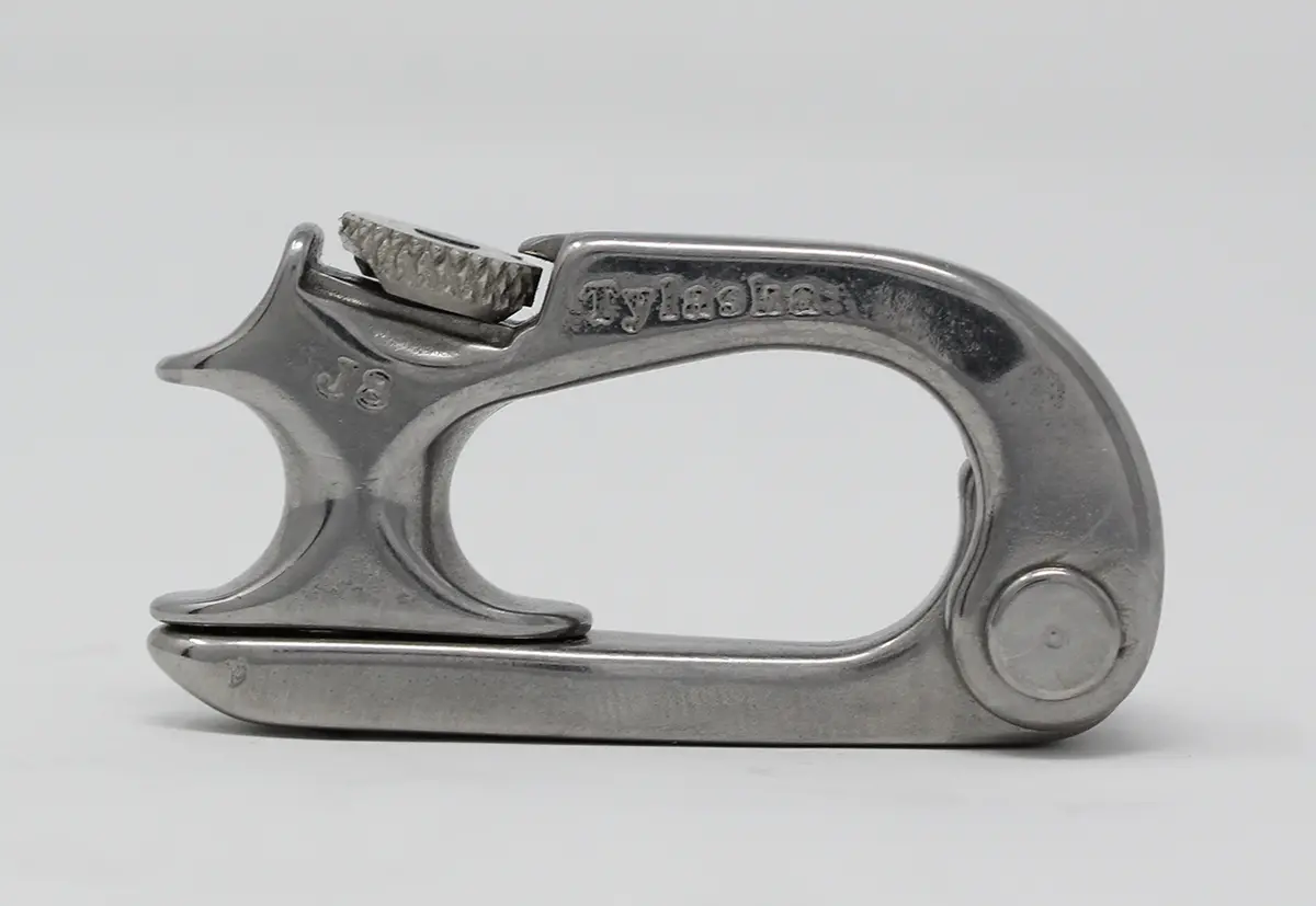 Tylaska 2.1" J8 J-Lock Shackle 1